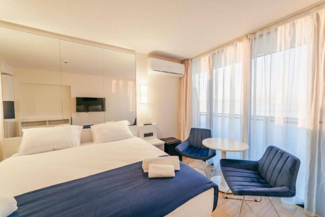 Orbi City Sea Side & Sea View Apartments Batumi Esterno foto