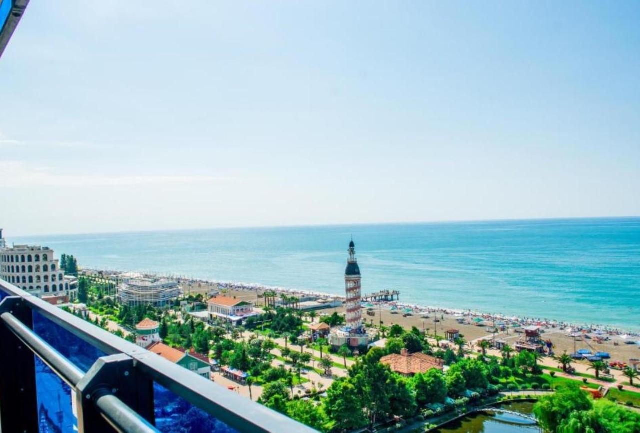 Orbi City Sea Side & Sea View Apartments Batumi Esterno foto