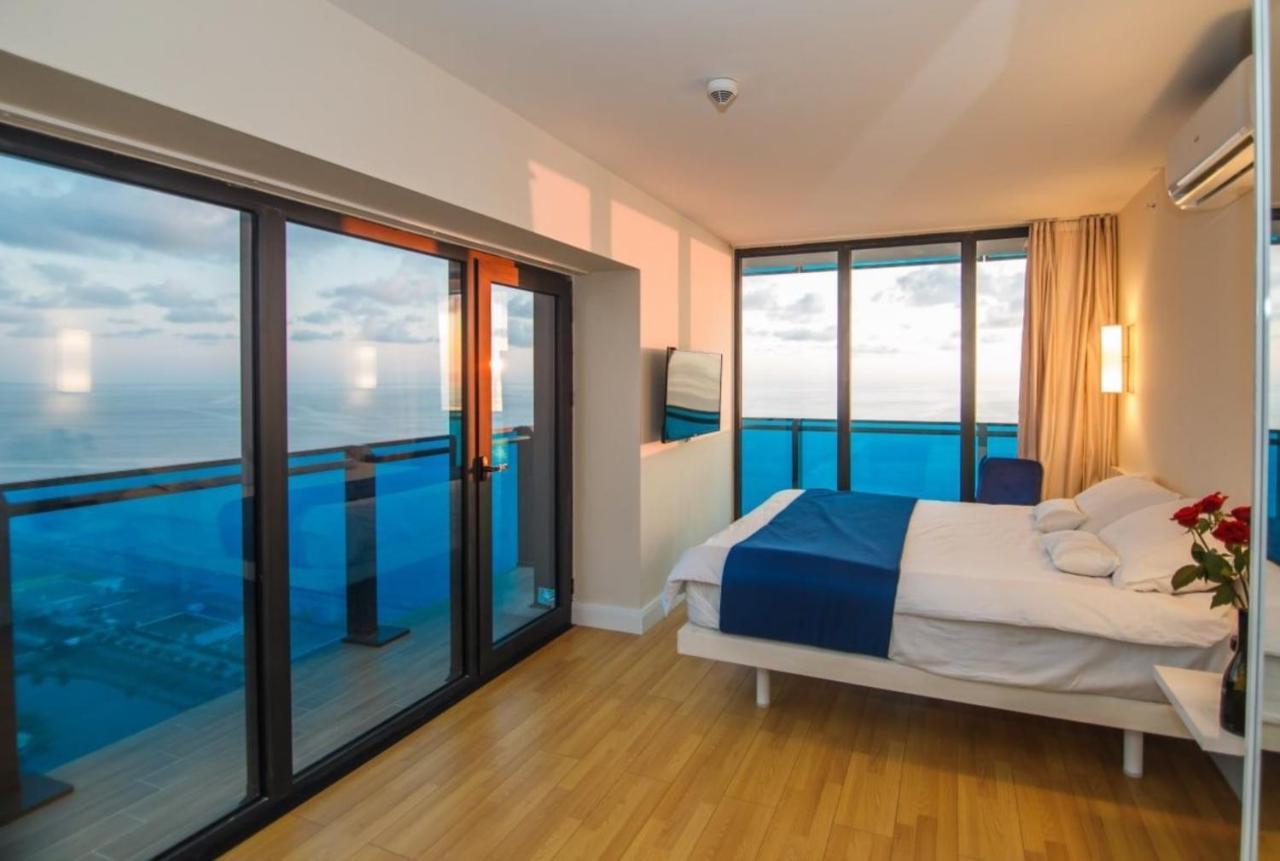 Orbi City Sea Side & Sea View Apartments Batumi Esterno foto