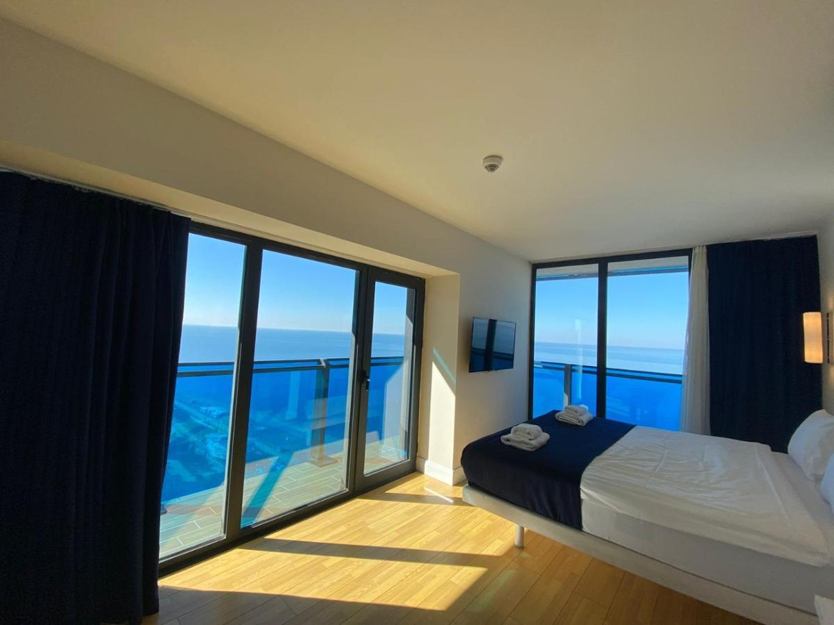 Orbi City Sea Side & Sea View Apartments Batumi Esterno foto
