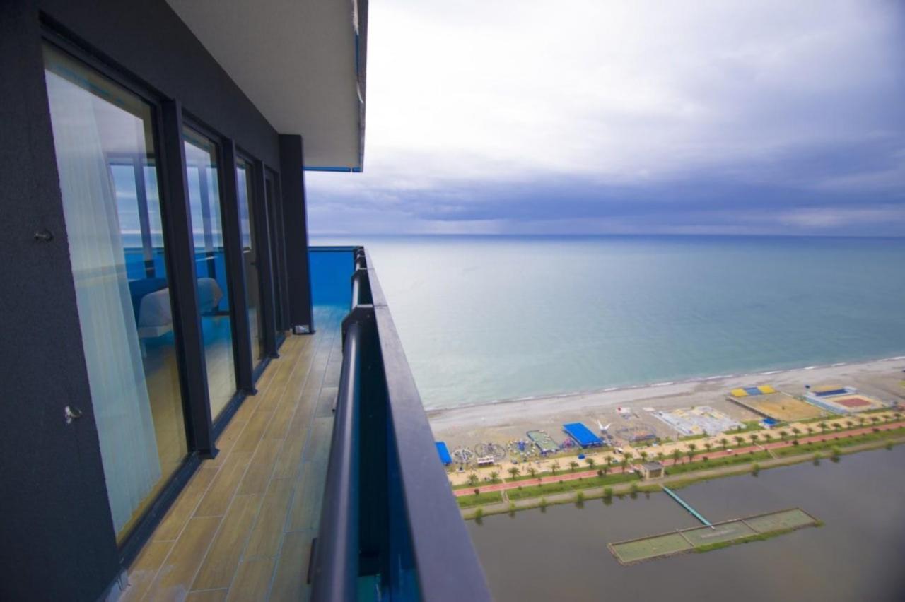 Orbi City Sea Side & Sea View Apartments Batumi Esterno foto