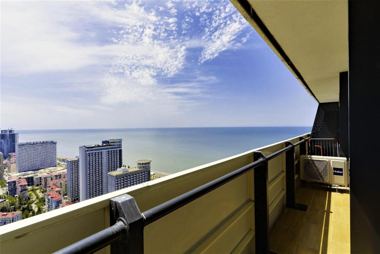 Orbi City Sea Side & Sea View Apartments Batumi Esterno foto